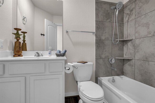 Building Photo - 28130 Aspen Horizon Dr