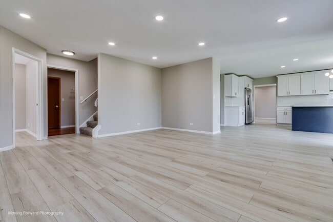 Building Photo - 1655 Whispering Oaks Dr