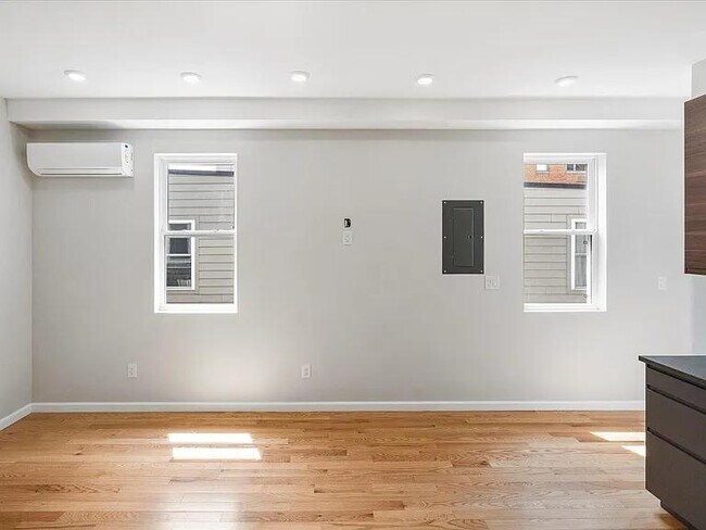 Building Photo - 334 St Paul St