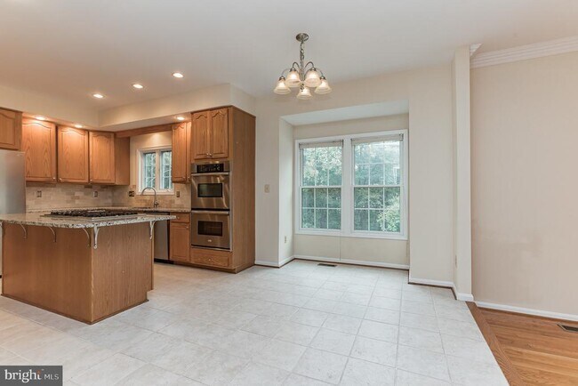 Building Photo - 13907 Willow Tree Dr