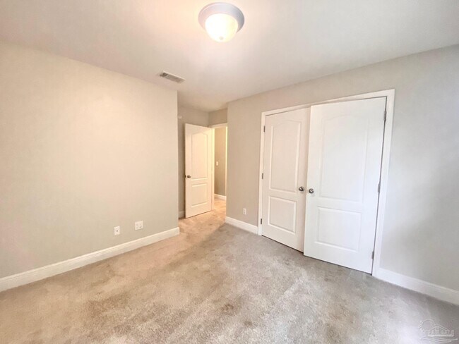 Building Photo - 8431 Ferlon Ave