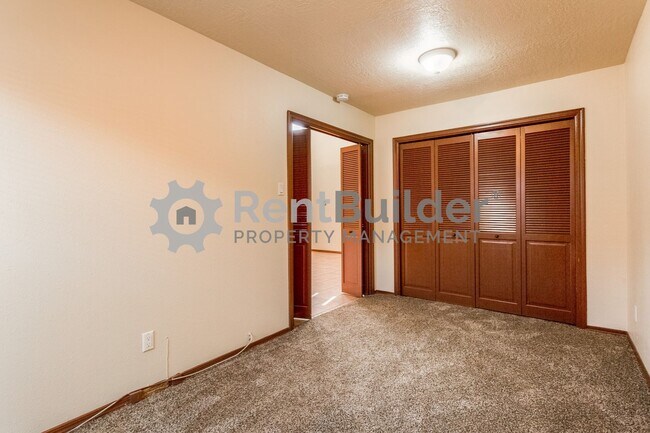 Building Photo - 2805 Palo Verde Dr NE