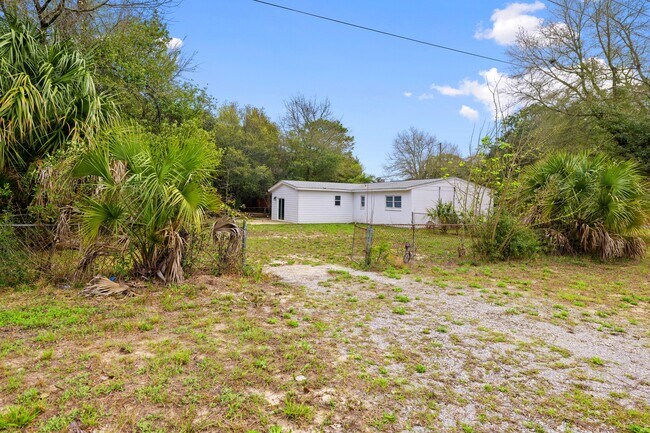 Building Photo - 200 Spencer Dr