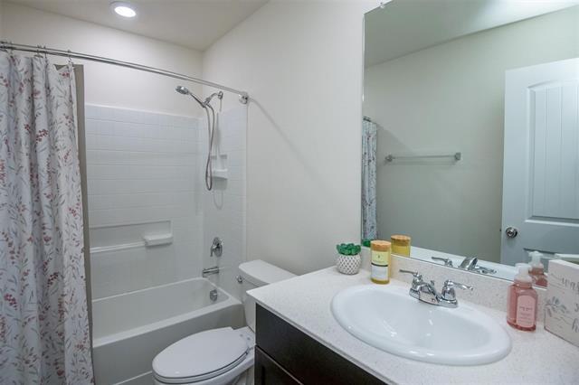 Building Photo - 1215 Fairford Rd