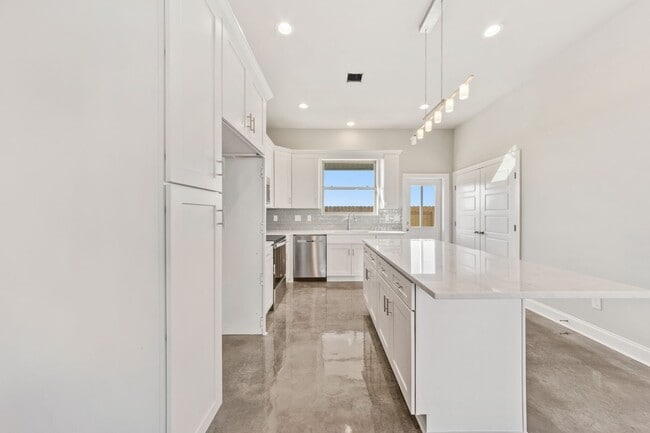 Building Photo - FOR RENT in YOUNGSVILLE!