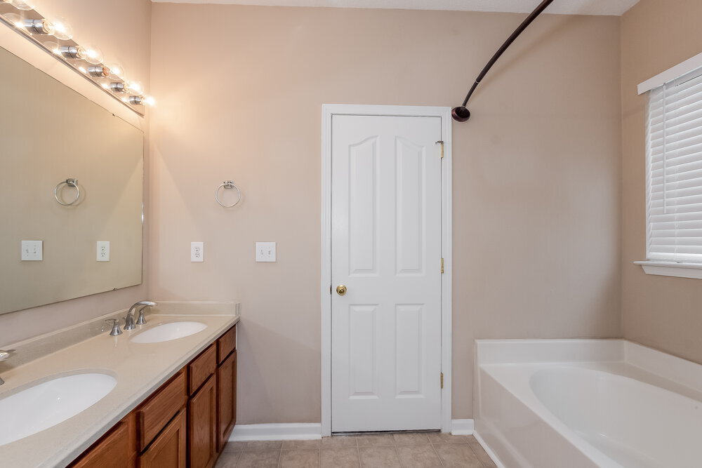 Building Photo - 12708 Deaton Hill Dr