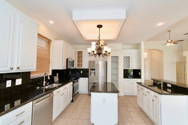 Building Photo - 1707 Golfview Dr