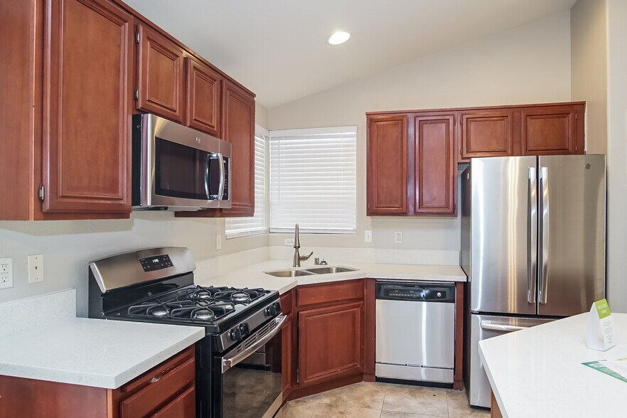 Building Photo - 2602 Tropical Sands Ave
