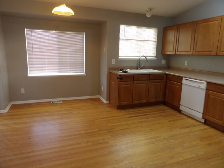 Building Photo - 4979 Butterfield Dr