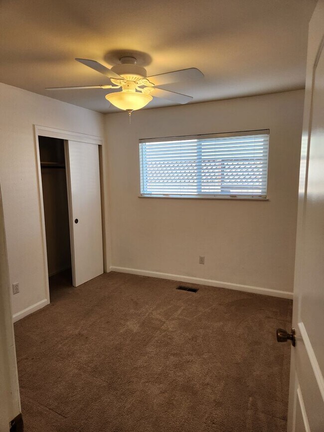 Building Photo - Great Santa Rosa Neighborhood 4 Bedroom, 2 Bathrooms w/Pool