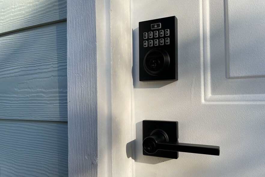 Building Photo - 2102 W 28th St