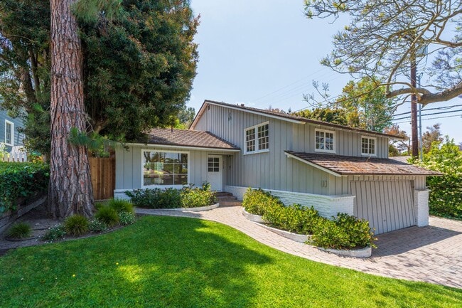 Primary Photo - Valmonte 3 bed/3 bath Home plus guest house.