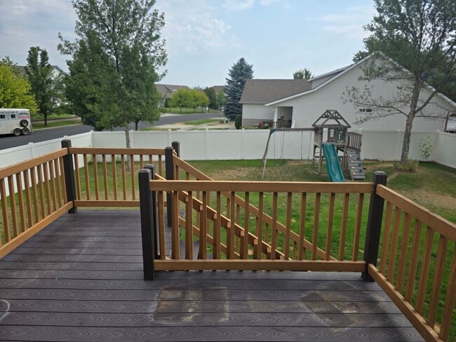 Building Photo - Lovely and spacious 5 bedroom 3 bath Post ...