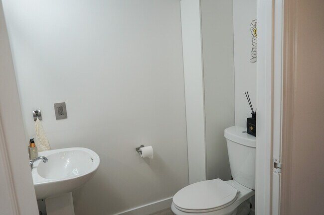 Building Photo - 1918 Brickell Ave