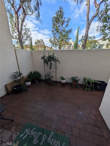 Building Photo - 64 Emerald Clover