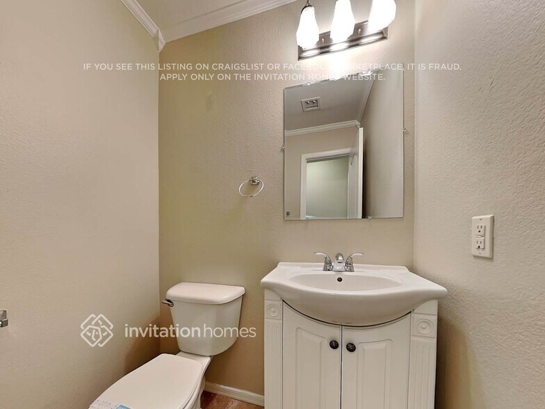 Building Photo - 2133 N 29th Pl