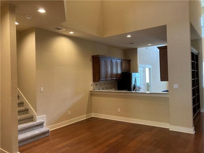 Building Photo - Spacious unit at Sunset Ridge Condos in Tw...