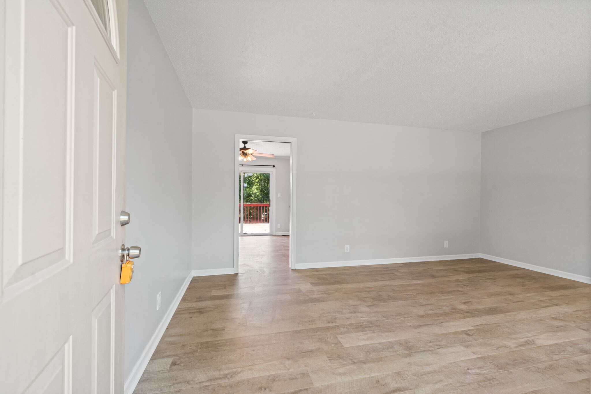 Building Photo - 208 Aster Dr
