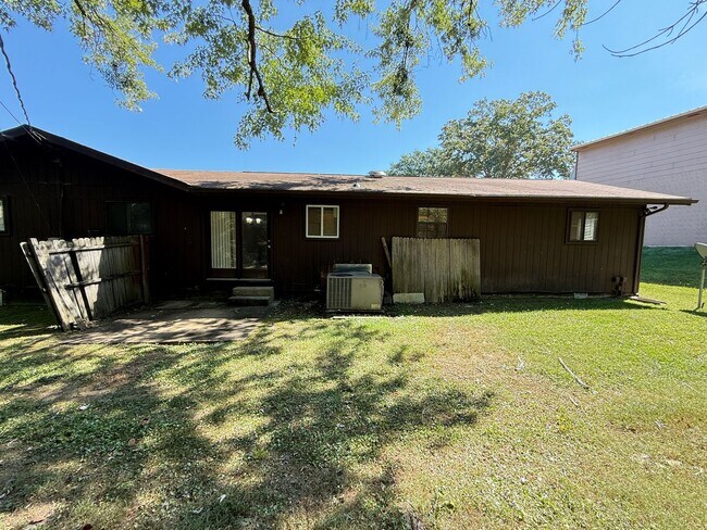 Building Photo - 4751 Tessie Ln