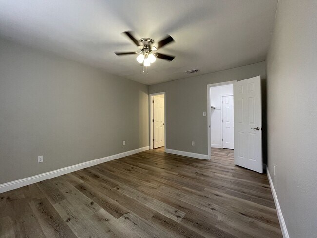 Building Photo - Modern Comfort Awaits: Your Dream 3-Bedroo...