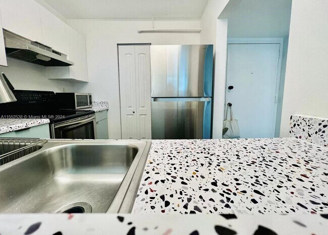 Building Photo - 800 N Miami Ave