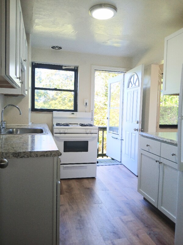 Building Photo - 472 Hoodridge Dr