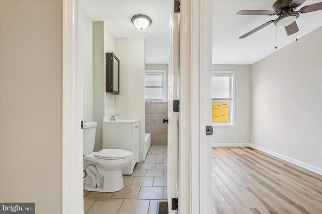 Building Photo - 705 N Milton Ave