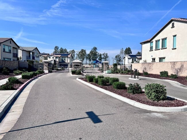 Building Photo - 1436 E Via Albero Dr