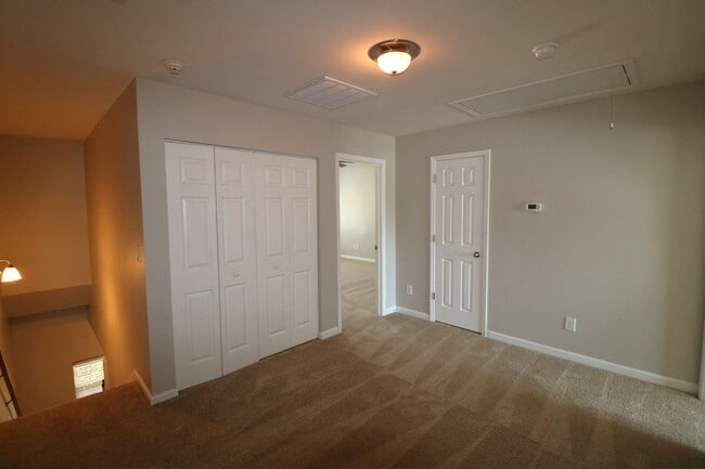 Building Photo - 5907 Hollow Wood Ct