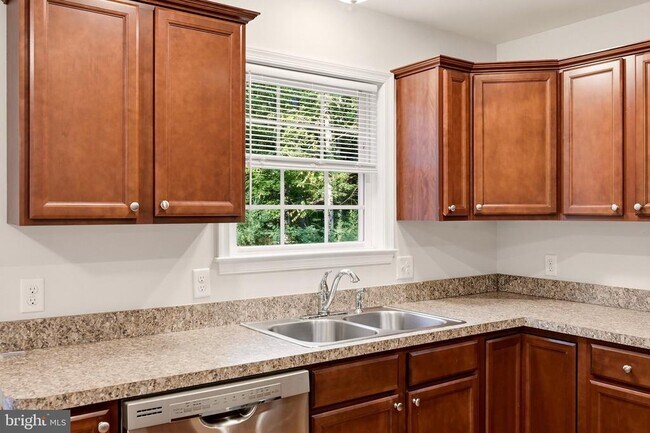 Building Photo - 101 Brier Rabbit Ct