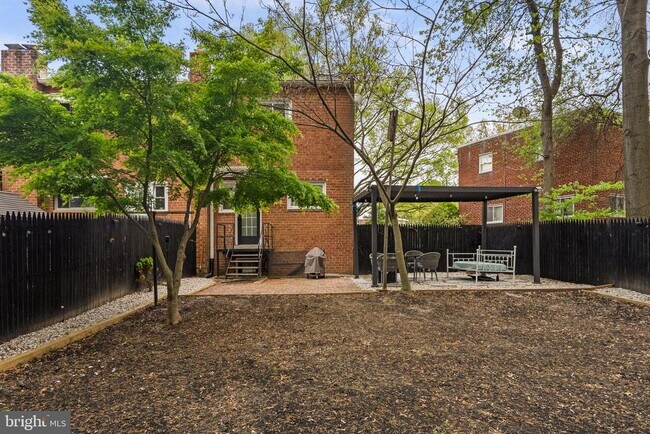 Building Photo - 3300 Manorwood Dr