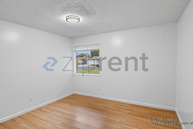 Building Photo - 909 N Estates Dr