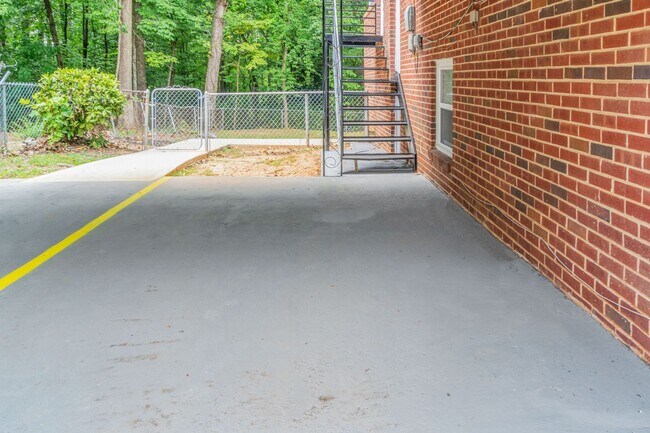 Building Photo - WELCOME HOME!