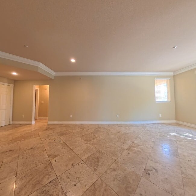 Building Photo - 220 E Flamingo Rd