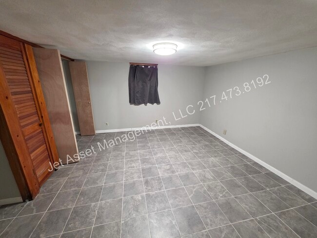 Building Photo - 3 bed house for RENT