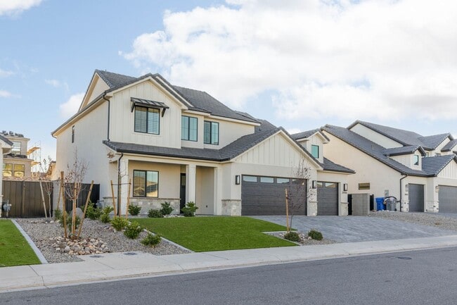 Building Photo - Gorgeous 5 bed 3.5 bath in Desert Canyons