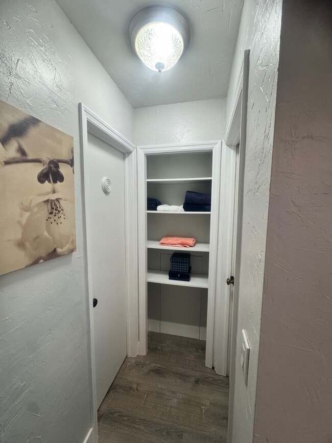 Building Photo - 734 Memorial Dr