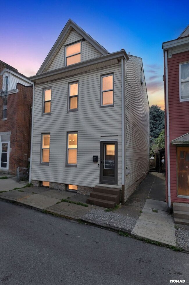 Building Photo - Charming 3BR House in Pittsburgh