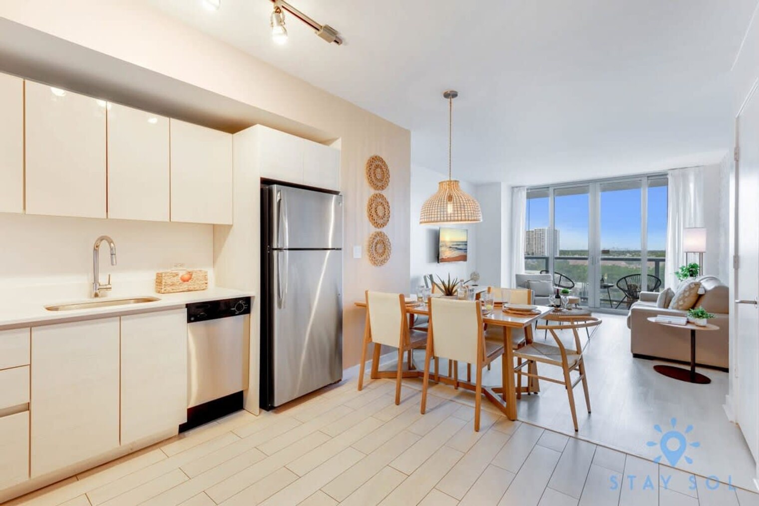 Building Photo - 2601 E Hallandale Beach Blvd