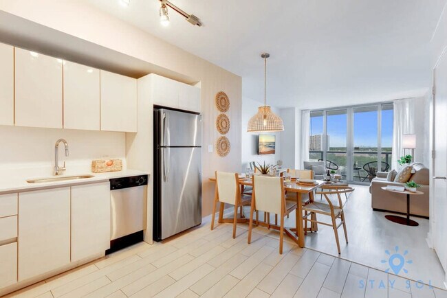 Building Photo - 2602 E Hallandale Beach Blvd