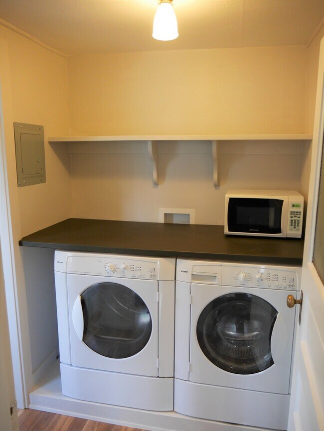 Building Photo - Charming Remodeled 2 Bedroom Shoreline Home