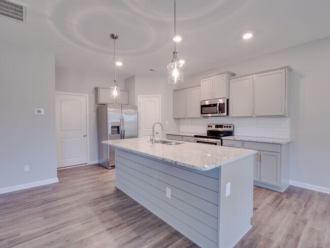 Building Photo - Stunning 2022 Build in Lexington!