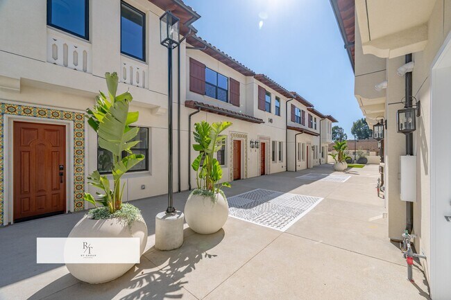 Building Photo - Whitmore Villa.