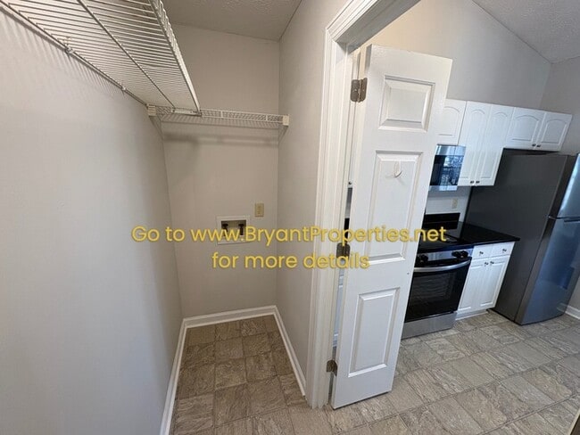 Building Photo - 2002 Dogwood Ln