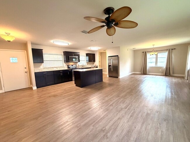 Building Photo - Modern Updated 3/2 in Winter Park Estates