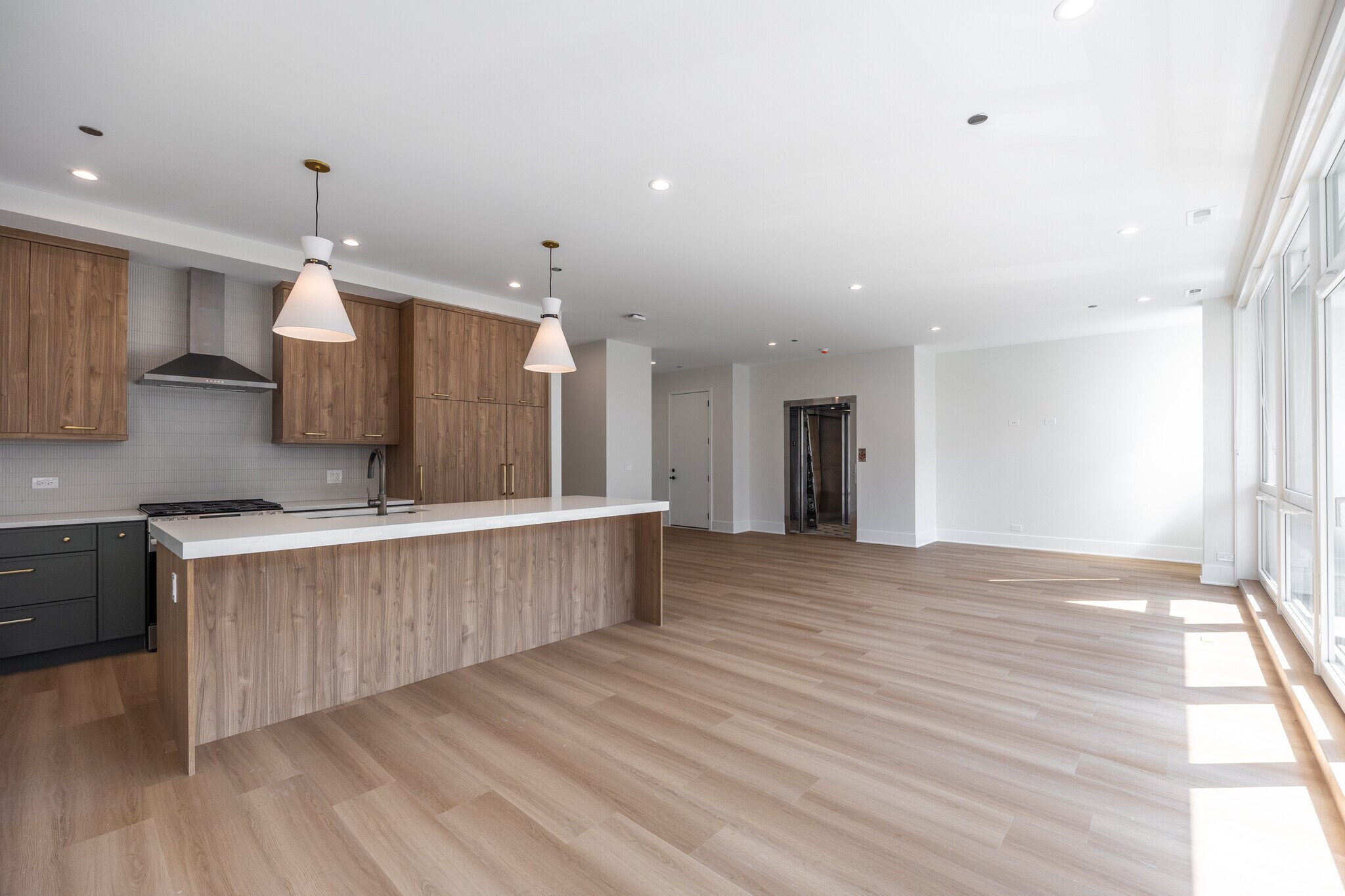 Building Photo - 1610 W Grand Ave