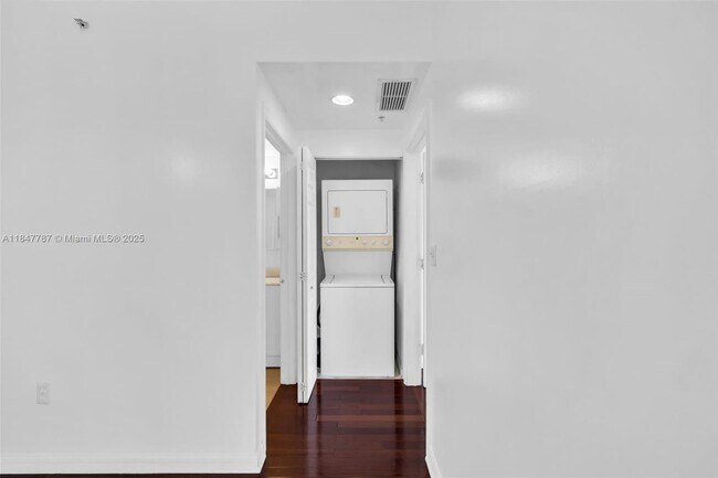 Building Photo - 275 NE 18th St