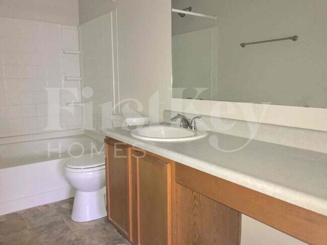 Building Photo - 1749 Blue Grass Pkwy