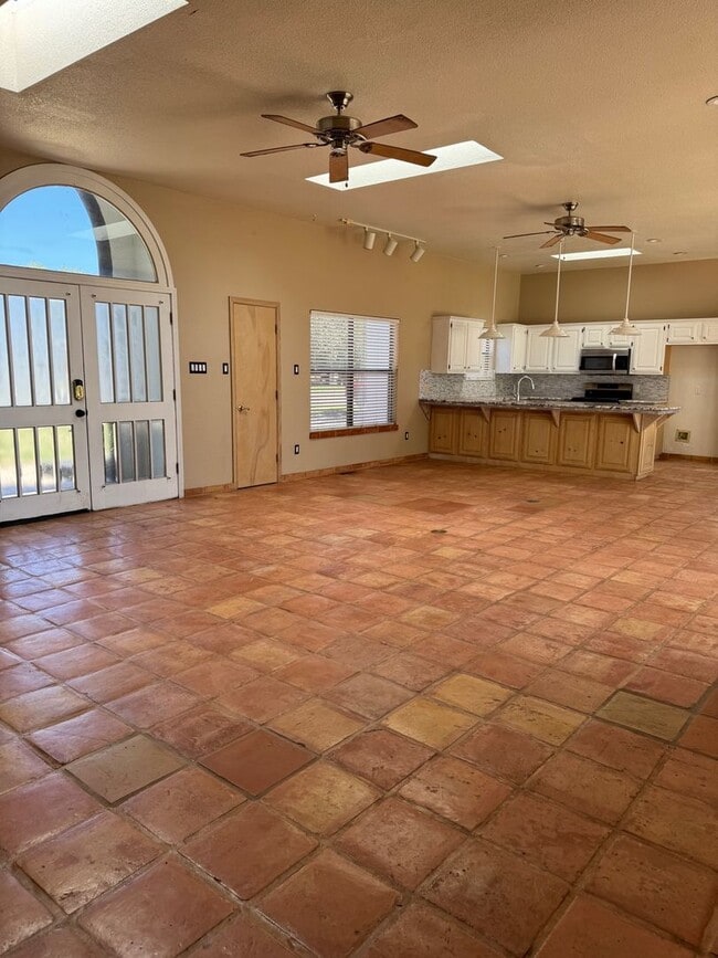Building Photo - Spacious 3 Bed Home with Pool & Hot Tub!