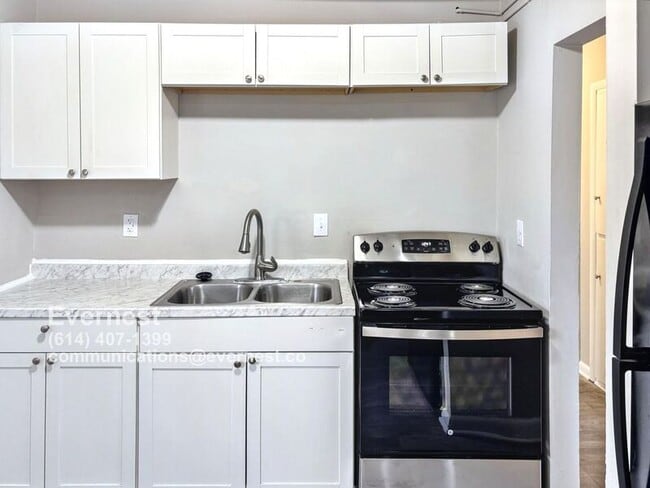 Building Photo - 778 Northview Ave